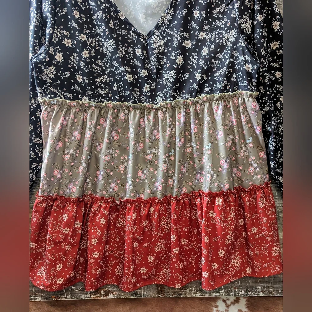 Women’s Floral Tiered Tunic Top - Black, Olive & Red - Picture 6 of 14